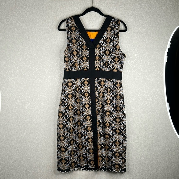 HD in Paris Black Floral Embroidered Scallop Hem Sleeveless Sheath Dress Size 12 - Picture 2 of 8